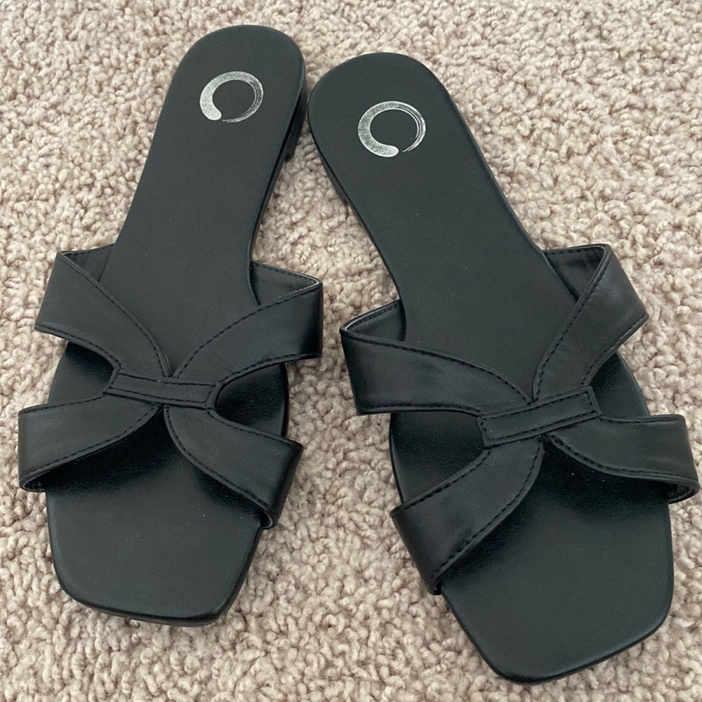 Black fashion nova slides very pretty selling because I don’t use them.